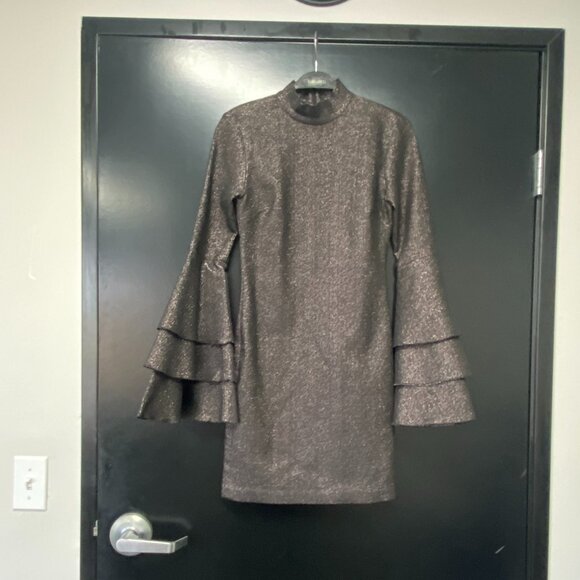 NWT!  Cynthia Rowley Natasha Bell Sleeve Dress Size 4 - Picture 1 of 9